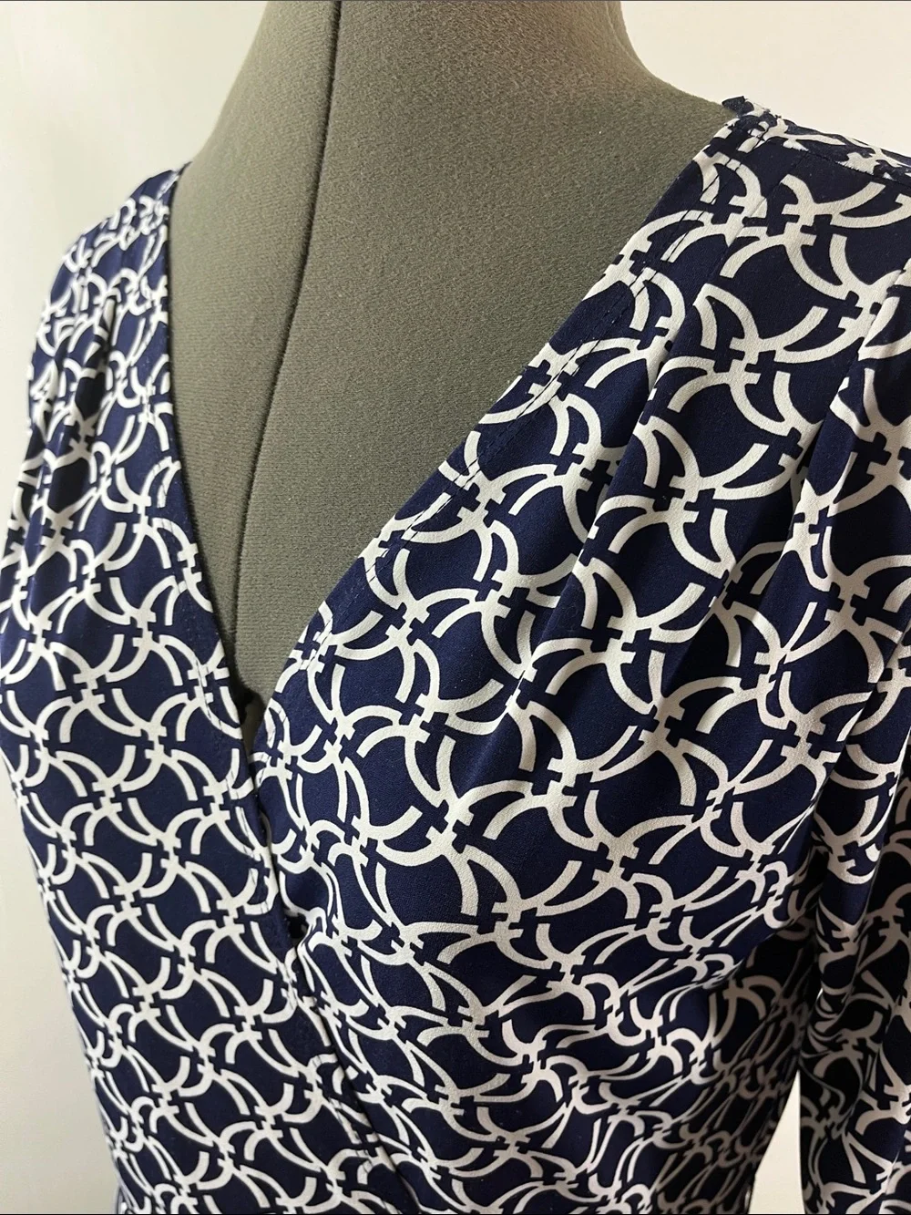 Scarlett Women Dress Navy & White Geometric V-Neck Midi Size 10. - Picture 4 of 9